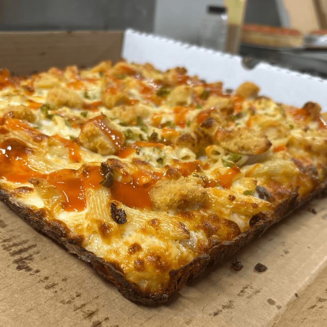 TC Auto Firebird Buffalo Mac & Cheese Pizza.